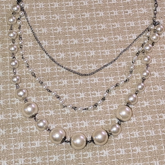 Sweet Faux Pearl Necklace with Three Layered Strands - Picture 3 of 3